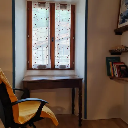 La Maison-frite, Pour Un Sejour Insolite A ! פואה